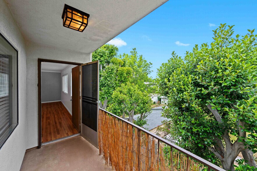 Building Photo - 12801 Moorpark St