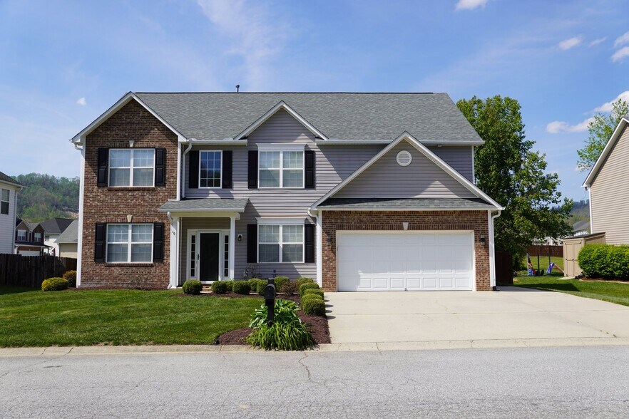 Building Photo - 334 Wildbriar Rd