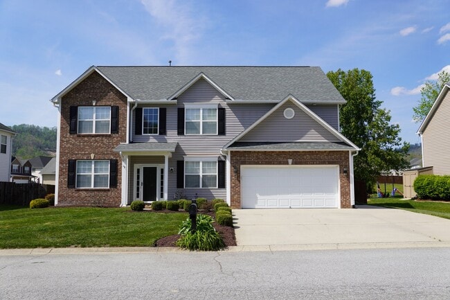 Building Photo - 334 Wildbriar Rd