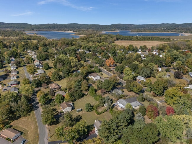 Building Photo - 4 Lingert Ave