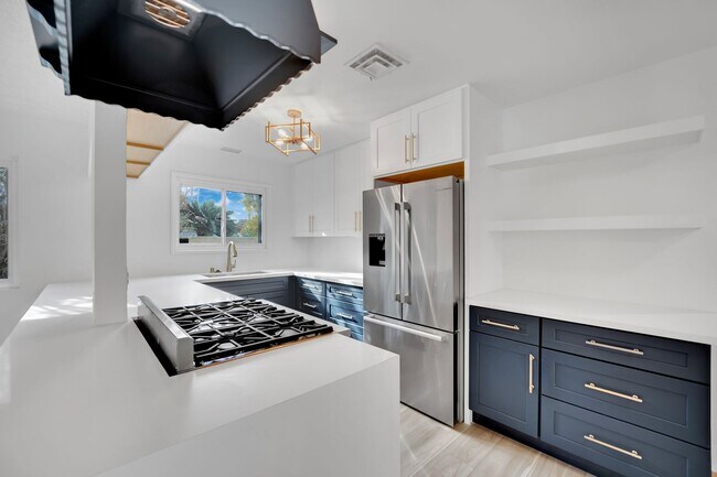 Building Photo - Mid-Century Modern Gem in Historic McNeil ...