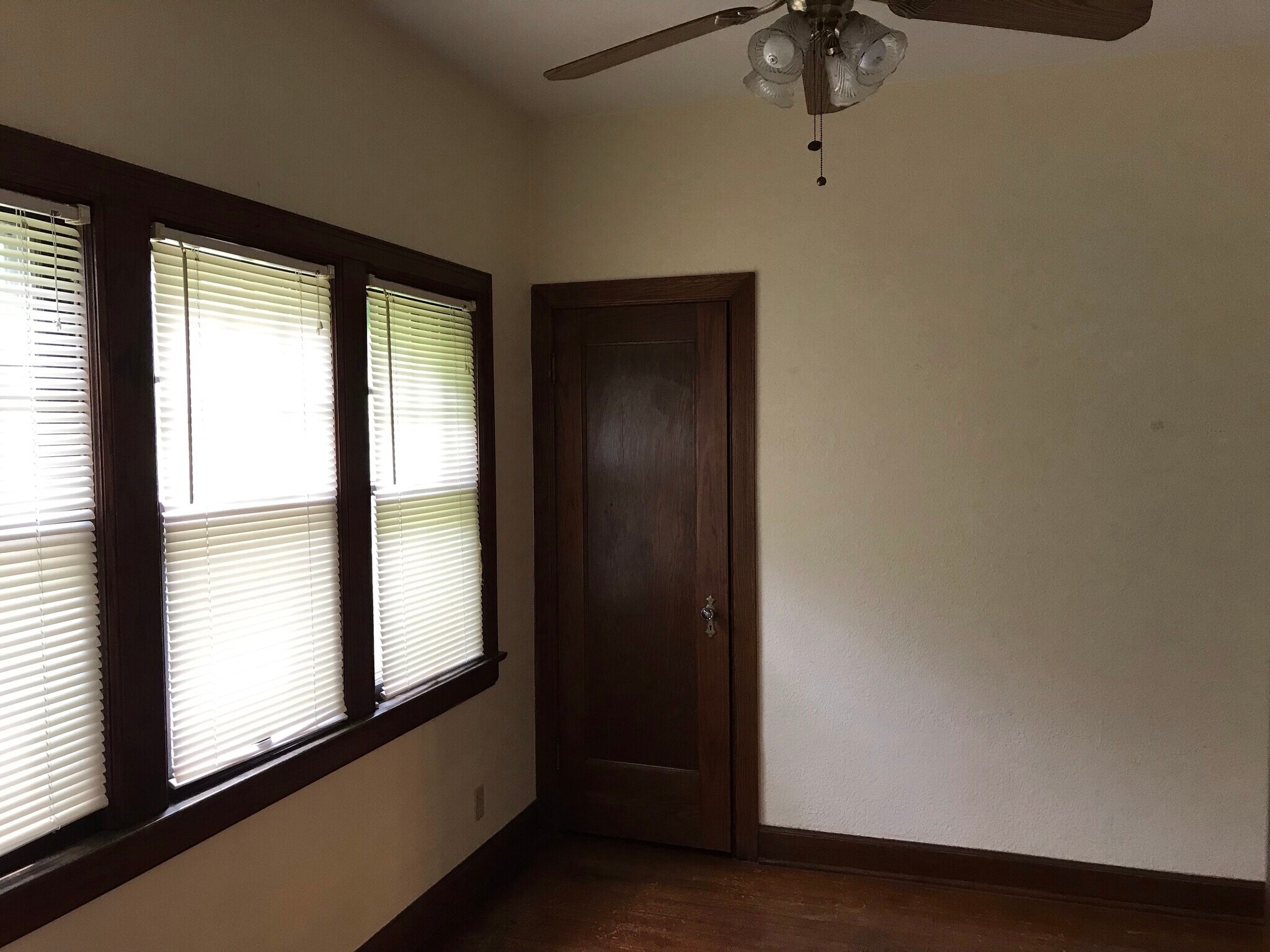 Building Photo - 3626 East 1st Street North