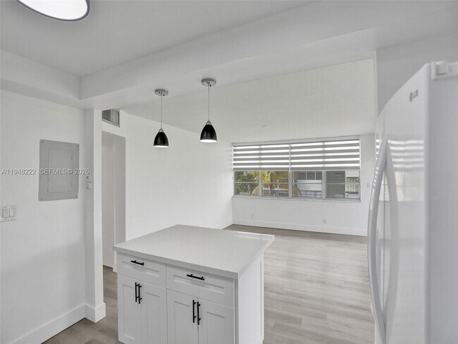 Building Photo - 2771 Taft St