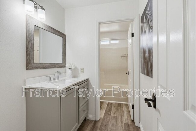 Building Photo - 29059 Meadow Glen Way W