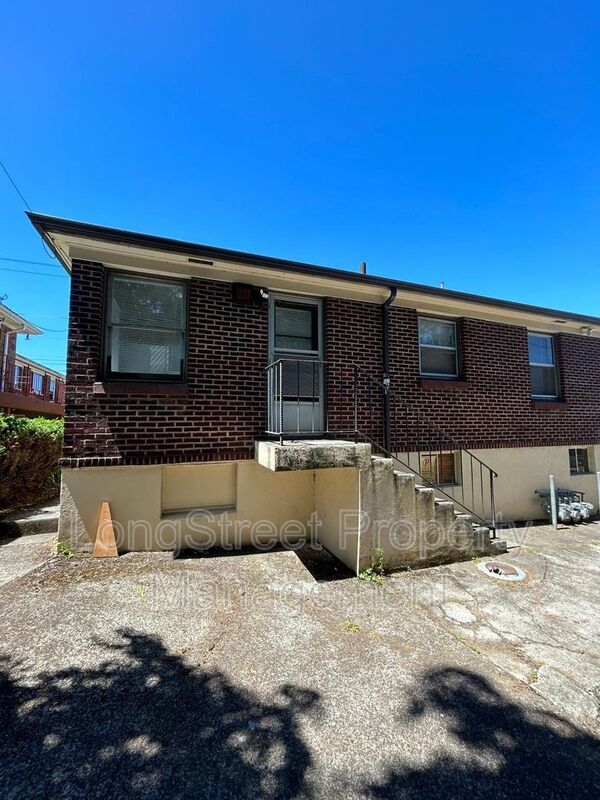 Building Photo - 7104 N Interstate Ave