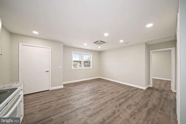 Building Photo - 22929 Frederick Rd