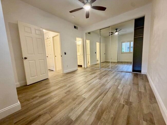 Building Photo - 1 bed, 1 bath Charming Unit in Lake Forest