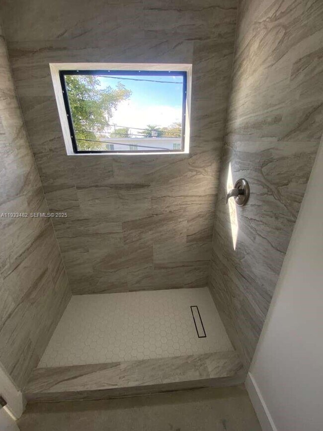 Building Photo - 6233 NW 20th Ave