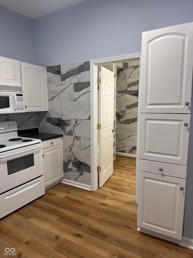 Building Photo - 297 N 9th St