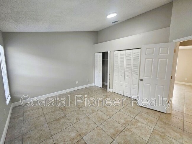 Building Photo - 1407 Mohrlake Dr