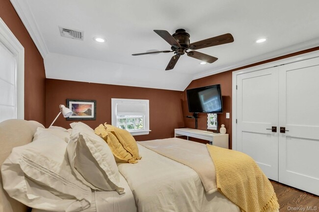 Building Photo - 105 Academy St