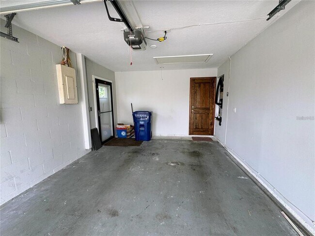 Building Photo - 5033 Vivienda Way