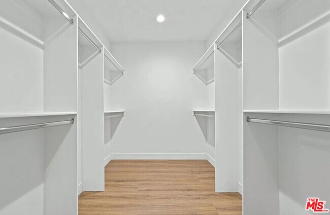Building Photo - 5405 Hermitage Ave