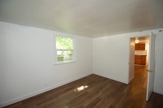 Building Photo - 421 W Main St