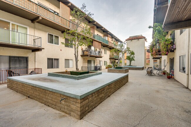 Building Photo - 5460 White Oak Ave