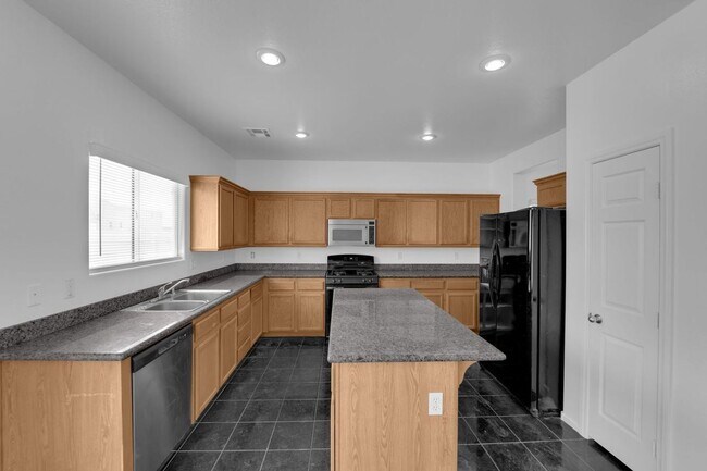 Building Photo - Freshly updated 4-bedroom move-in ready and built for comfortable everyday living.
