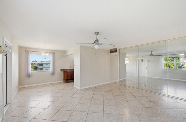 Building Photo - 384 Saxony Trail