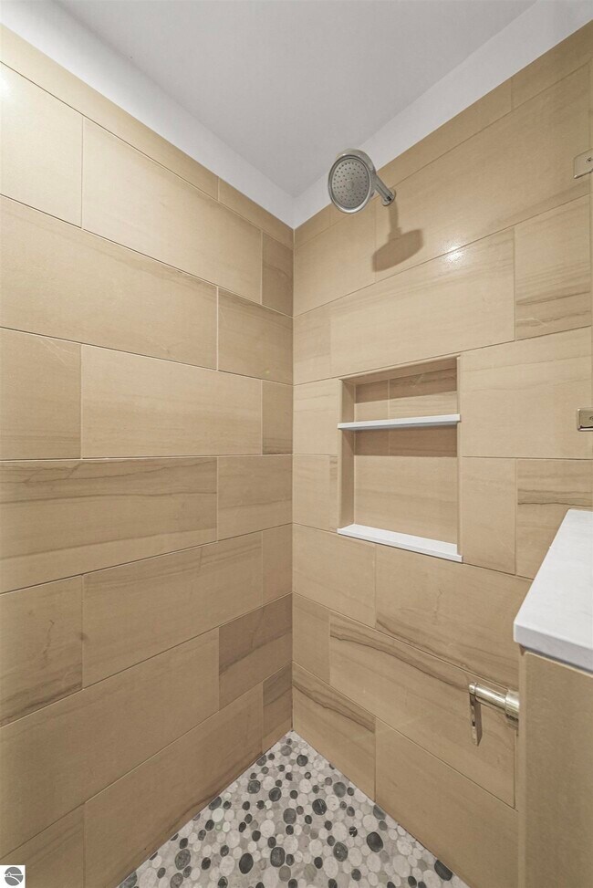 Building Photo - 7320 Peninsula Dr