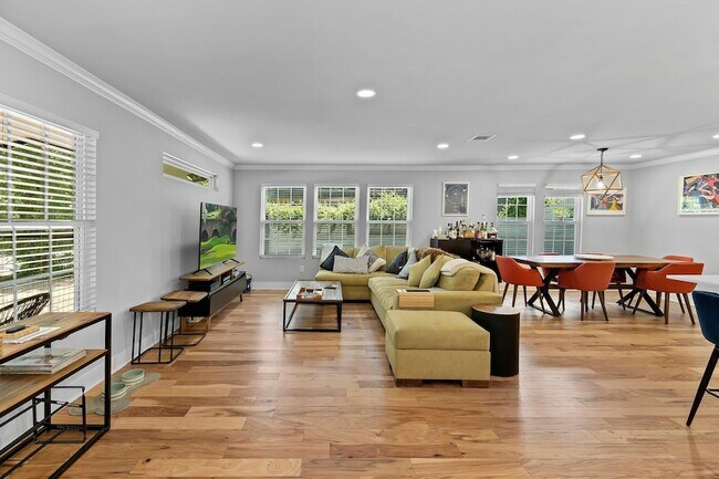 Building Photo - 3307 Garden Villa Ln