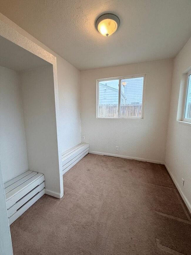 Building Photo - RENTAL 3 Bed Home w/ Garage Workshop & Fenced Yard