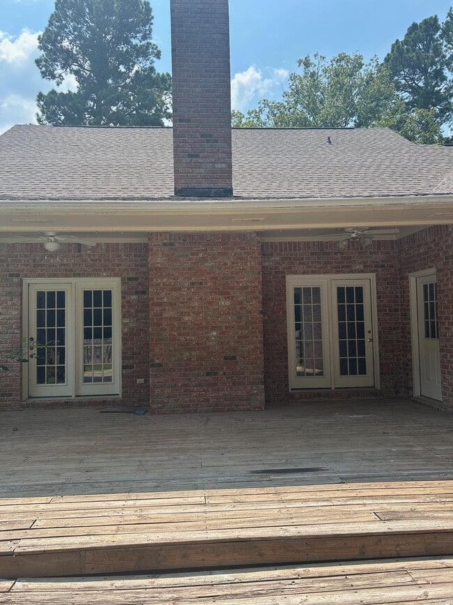 Building Photo - 5506 Oakwood Dr