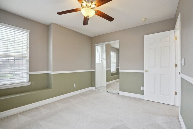 Building Photo - 4 Bedroom Single Family in Denver