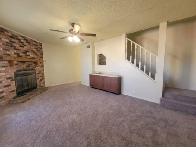 Building Photo - 3 Bedroom Duplex!!!!