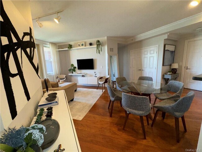 Building Photo - 300 Mamaroneck Ave