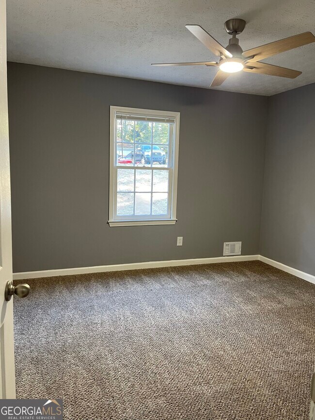 Building Photo - 505 Ironwood Ct SE