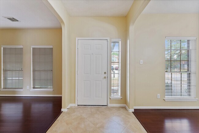 Building Photo - 23806 Spring Way Dr