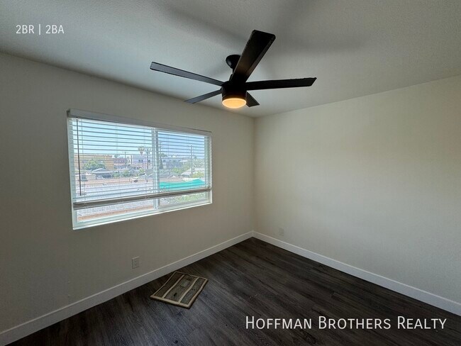 Building Photo - 619 N Kingsley Dr