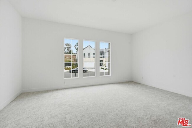 Building Photo - 20568 Edgewood Ct