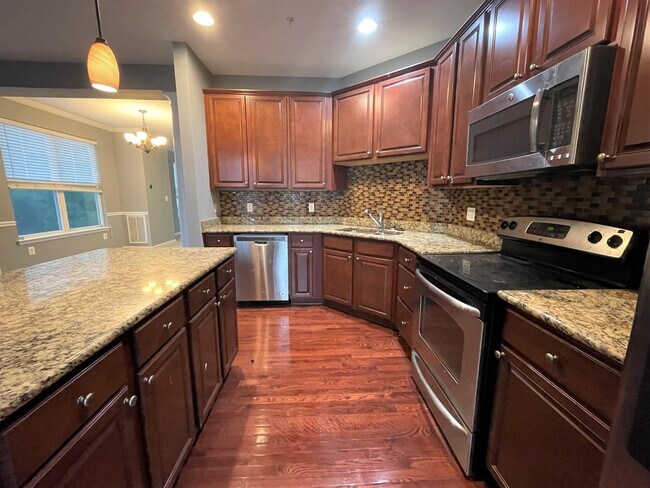 Building Photo - 400 Ava Way NE