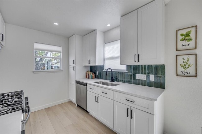 Building Photo - 2104 Andover Dr