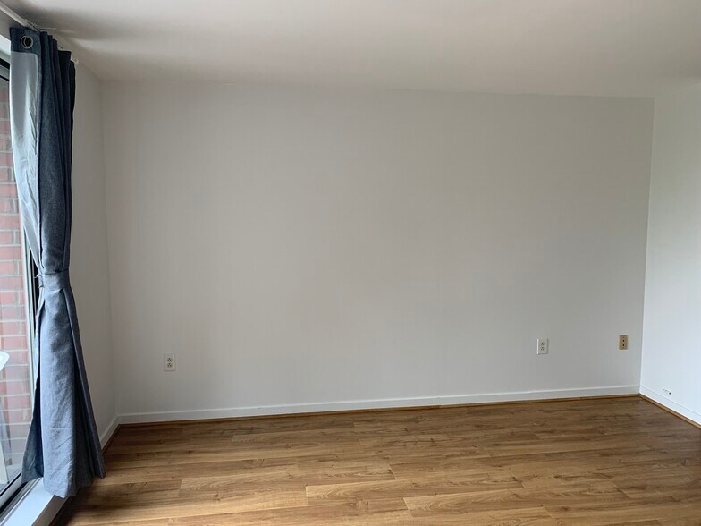 Building Photo - 4 Canal Park