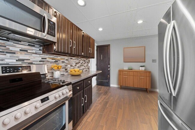 Building Photo - 2418 Burr Oak Ave