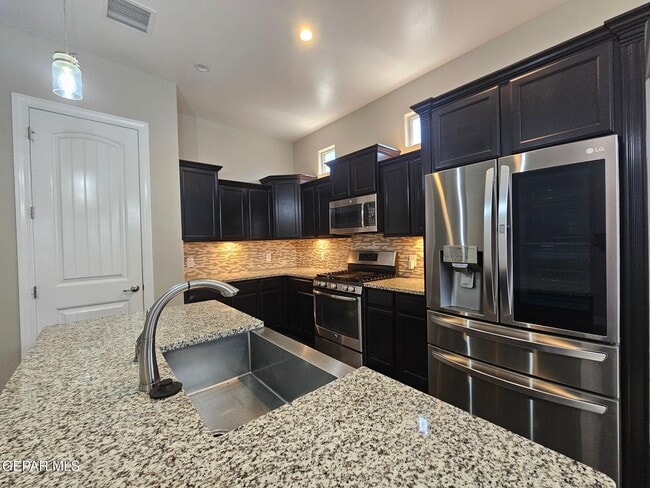 Building Photo - 545 Oilfield Dr