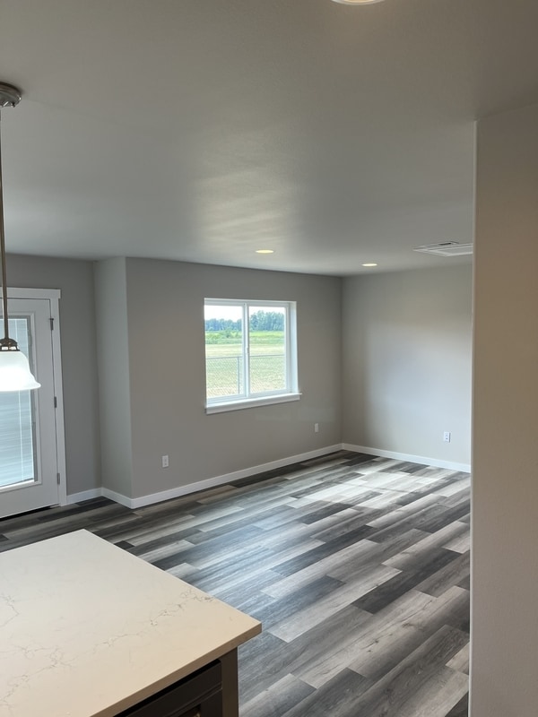 Building Photo - 612 Mead Ave