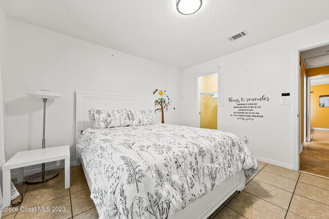 Building Photo - 1796 Dwyer Pl NE