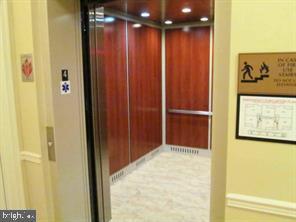 Building Photo - 245 Breeders Cup Dr