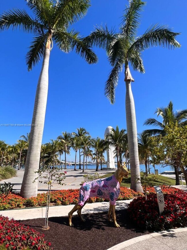 Building Photo - 1060 Brickell Ave