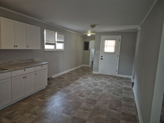 Building Photo - 255 Victoria St