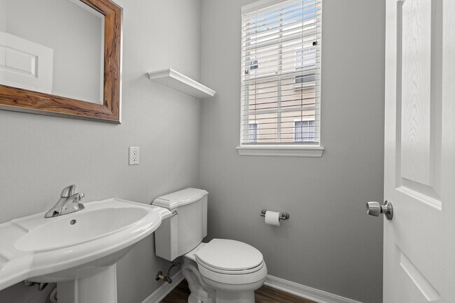 Building Photo - 509 S Matanzas Ave