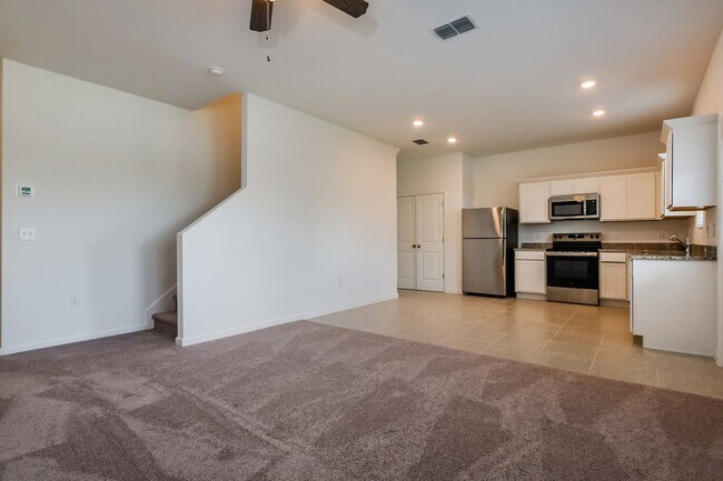 Building Photo - 2084 Hemingway Cir