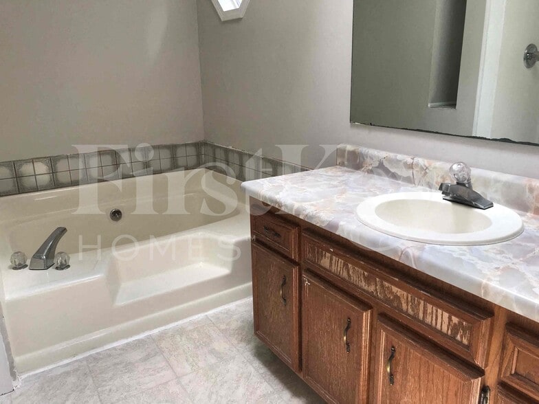 Building Photo - 1201 Creekwood Cove