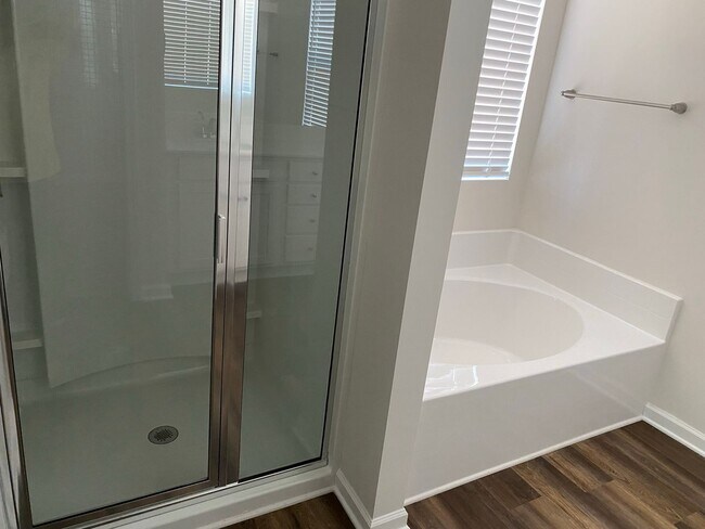 Building Photo - 4 bed/2.5 bath home in Troutman!
