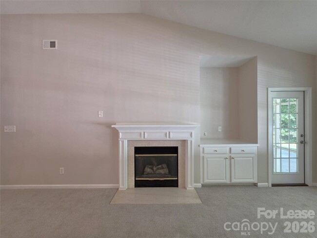 Building Photo - 4730 Willow Glen Rd