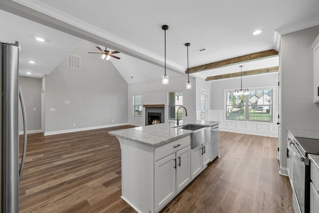 Building Photo - Pet Friendly Four Bedroom with Bonus!