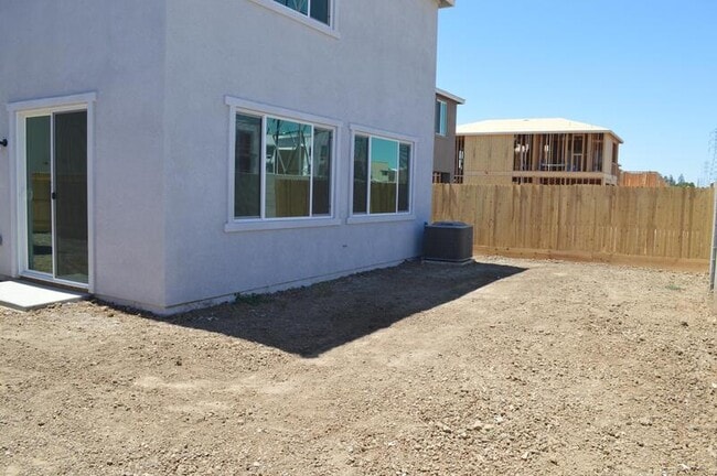 Building Photo - 2465 Pineda Dr