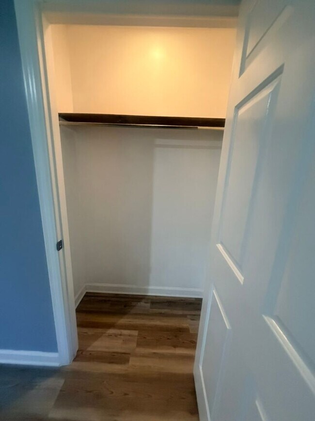 Building Photo - Spacious Maryville City Rental with Finished Basement & Lawn Care Included!